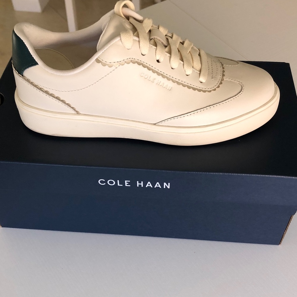 Cole Haan Cream Ivory Leather Low-Top lace up Sneaker with Dark Green
